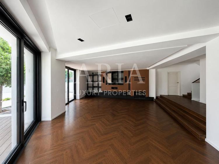 Casă cu 10 camere cu Piscina în Băneasa