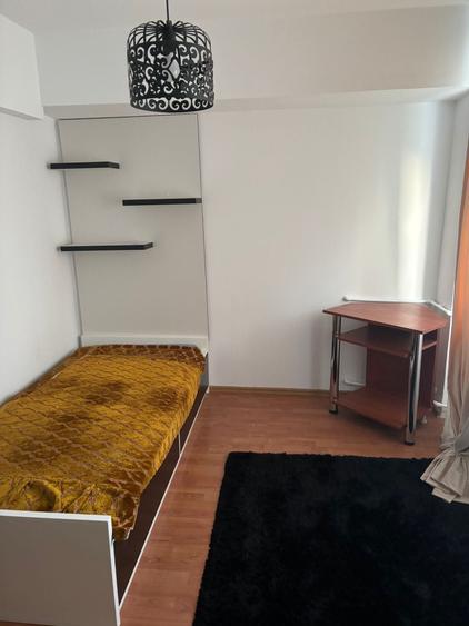 Apartament cu 3 camere decomandat în Moșilor