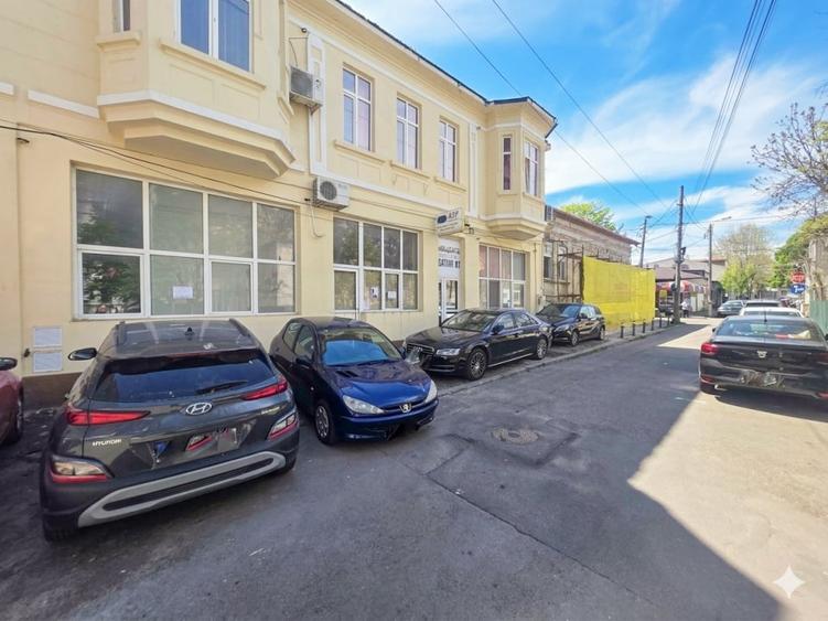 Casă individuală cu 14 camere cu Canalizare în Tomis Mall