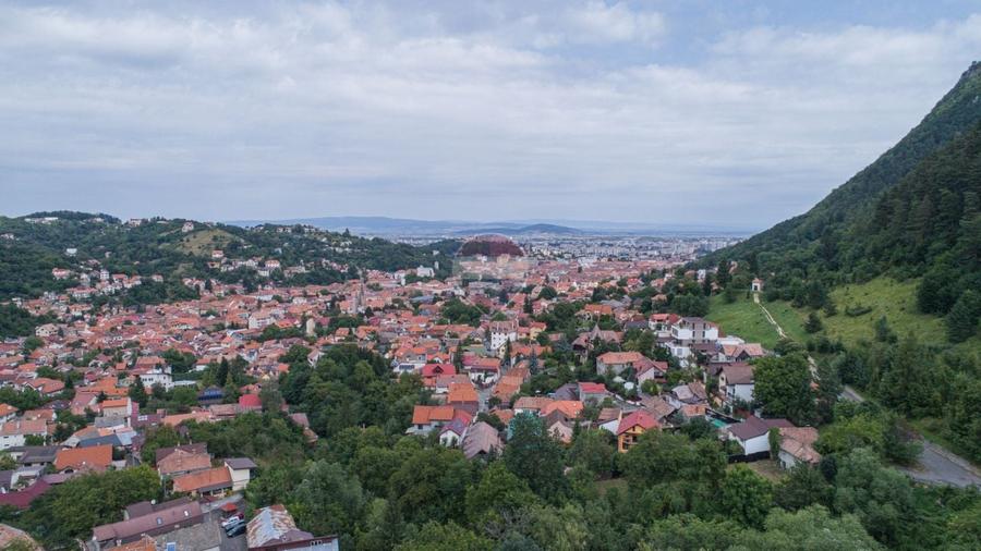 Casă individuală cu 3 camere cu Teren 1498 Mp în Schei