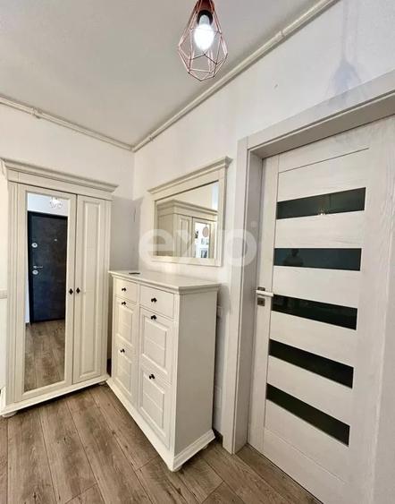 Apartament cu 2 camere semidecomandat, mobilat în Florești
