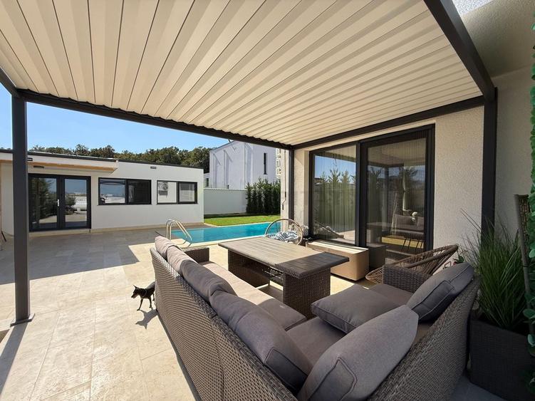 Casă individuală cu 4 camere cu Piscina în Tunari