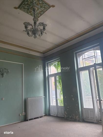 Casă cu 4 camere cu Teren 1800 Mp în Central