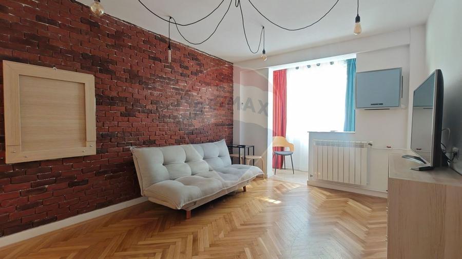 Apartament cu 2 camere semidecomandat, mobilat în Tei