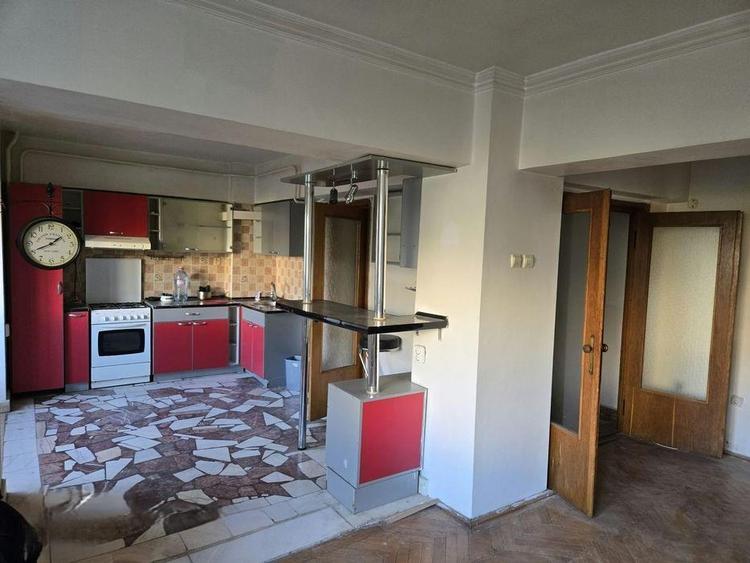 Apartament cu 3 camere decomandat în Călărași
