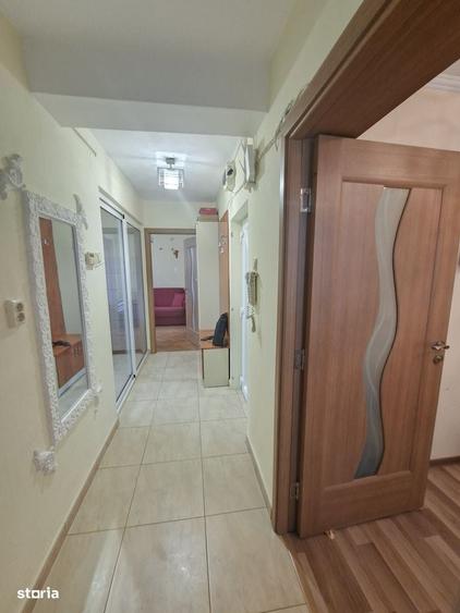 Apartament cu 3 camere decomandat în Botizului