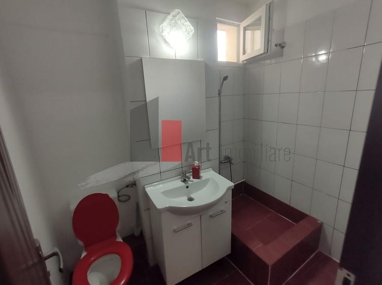 Apartament cu 3 camere semidecomandat în Alexandru Obregia