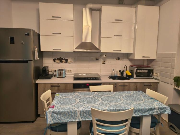 Apartament cu 3 camere semidecomandat, mobilat în Giroc