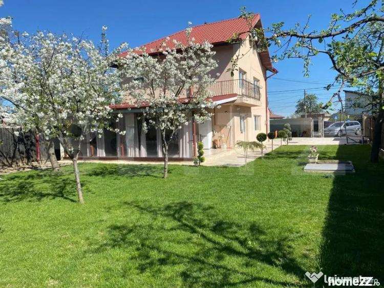 Casă cu 7 camere cu Teren 587 Mp în Valea