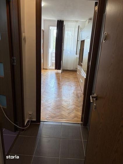 Garsonieră decomandată în Titan