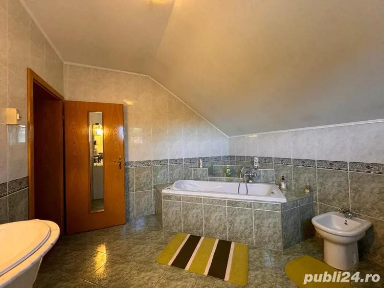 Casă cu 4 camere în Zăvoi