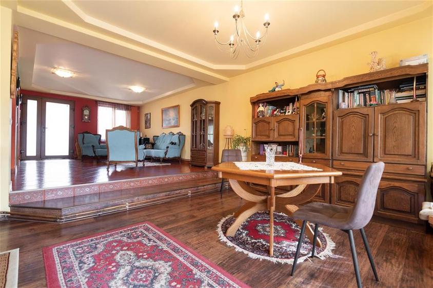 Casă individuală cu 6 camere cu Teren 478 Mp în Iosia