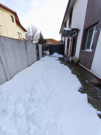 Casă cu 5 camere cu Teren 300 Mp în Mihai Bravu