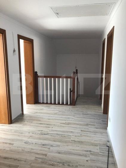 Casă individuală cu 4 camere cu Canalizare în Sânpetru