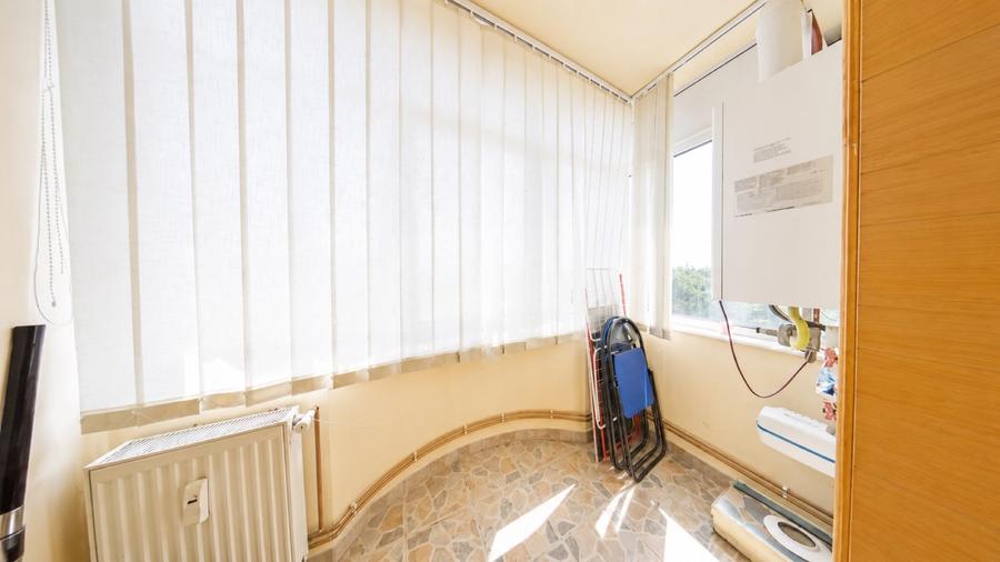 Apartament cu 2 camere semidecomandat, mobilat în Intim