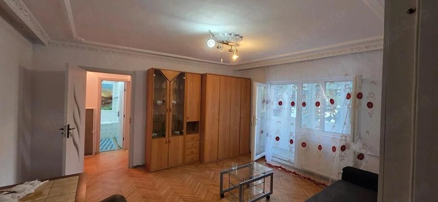 Apartament cu 2 camere semidecomandat în Aradului