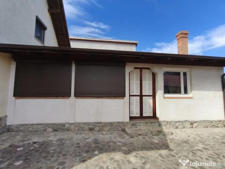 Casă cu 5 camere cu Teren 1500 Mp în Central