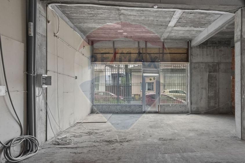 Spațiu comercial, de 140.30000305176 mp, în Centrul Civic