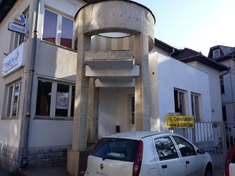 Birou, de 950 mp, în Central