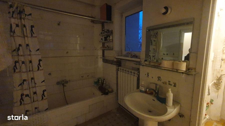 Apartament cu 3 camere în Romană
