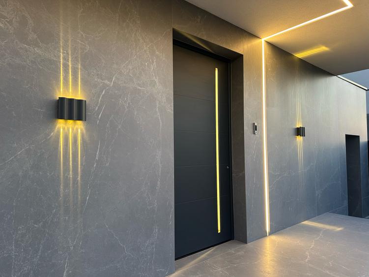 Casă individuală cu 5 camere cu Teren 500 Mp în Central