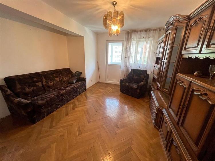 Apartament cu 3 camere decomandat în Dacia