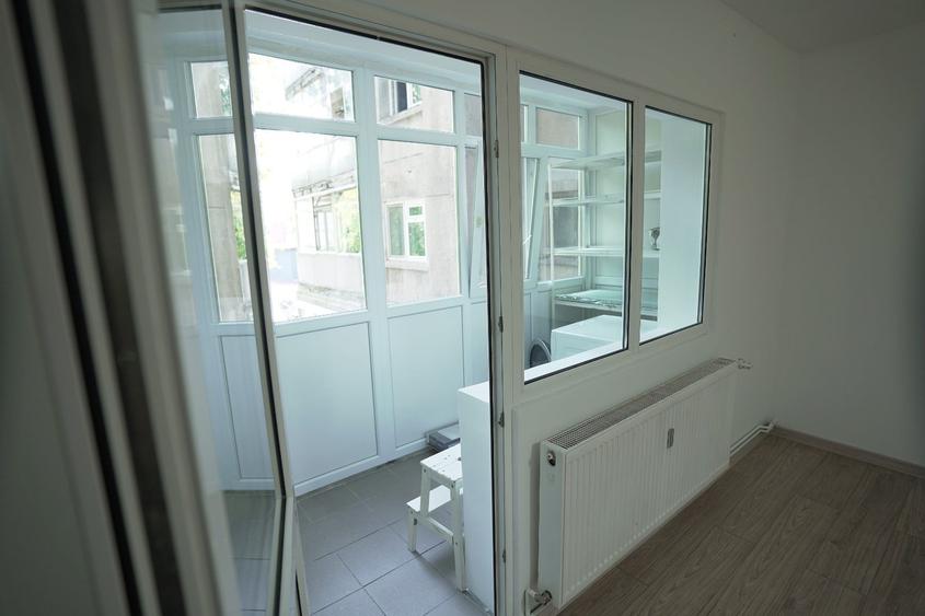 Apartament cu 3 camere decomandat în Drumul Taberei
