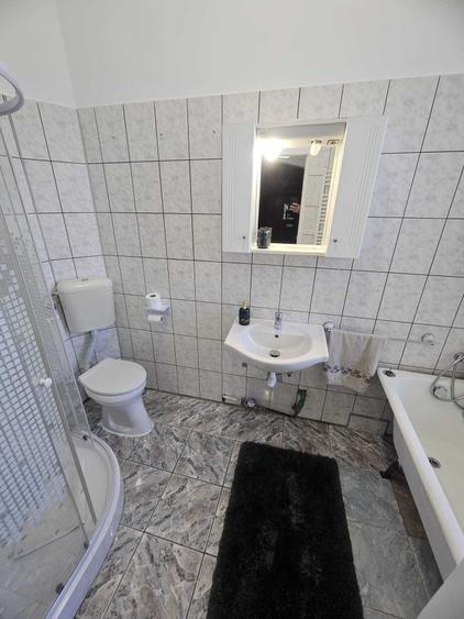 Apartament cu 3 camere semidecomandat în Dosu Bricii