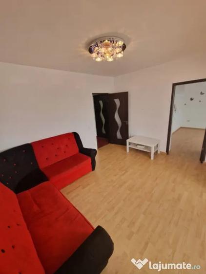 Apartament cu 3 camere semidecomandat în Ipotești