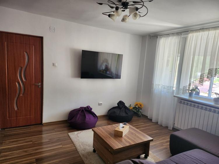 Apartament cu 3 camere semidecomandat în Central