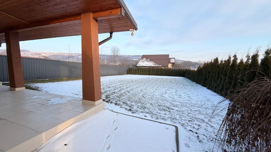 Casă cu 4 camere în Exterior Vest