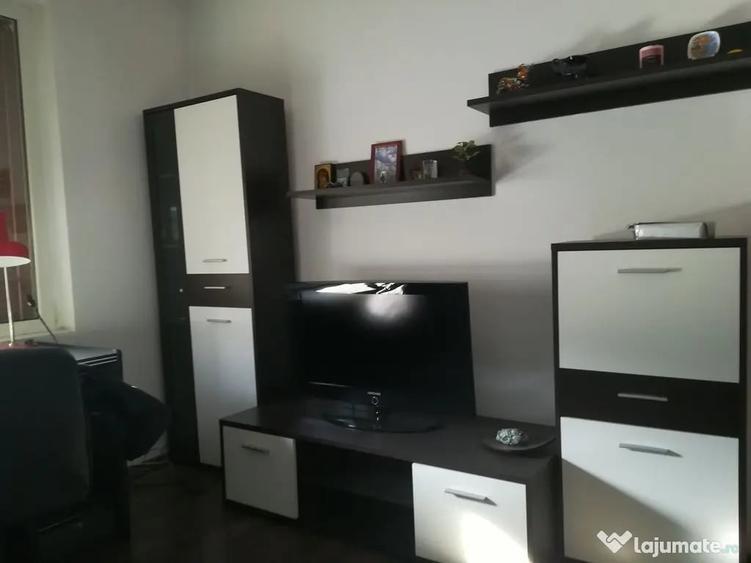 Apartament cu 4 camere decomandat în Gorjului