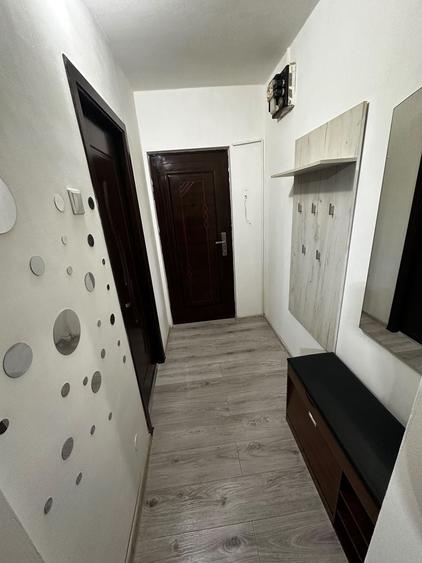 Apartament cu 2 camere semidecomandat în Craiovița Nouă