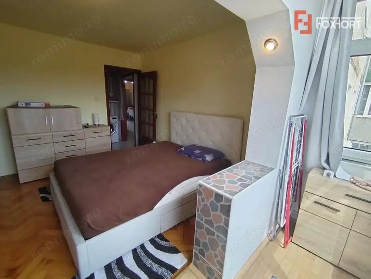 Apartament cu 3 camere decomandat în Soarelui