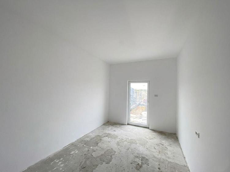 Duplex cu 4 camere cu Canalizare în Săcălaz