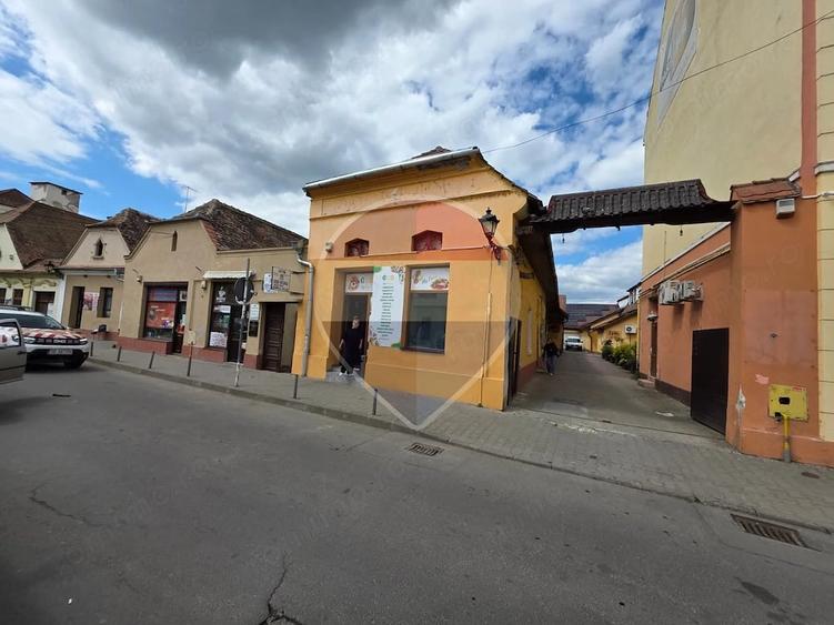 Casă cu Teren 100 Mp în Central