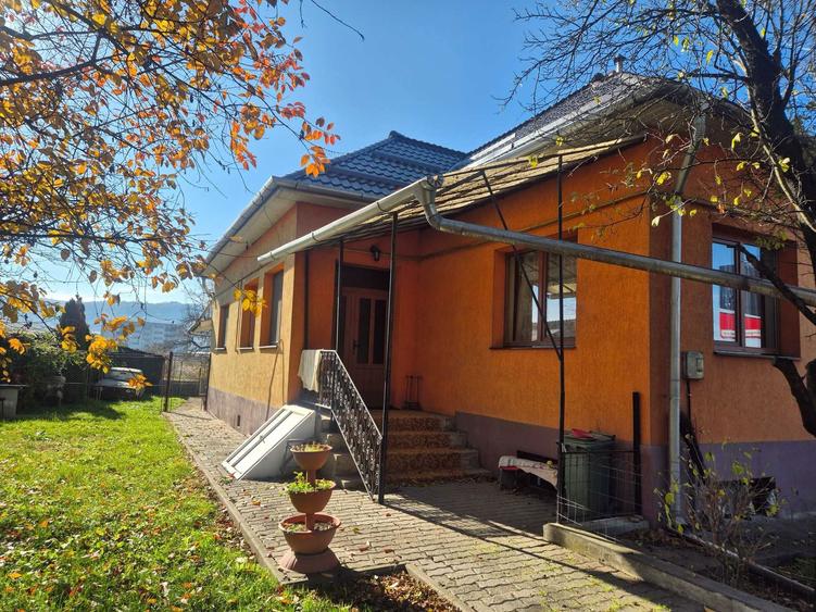 Casă cu 3 camere în Florești