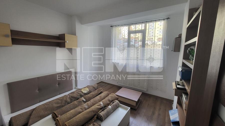 Apartament cu 3 camere semidecomandat, mobilat în Burdujeni