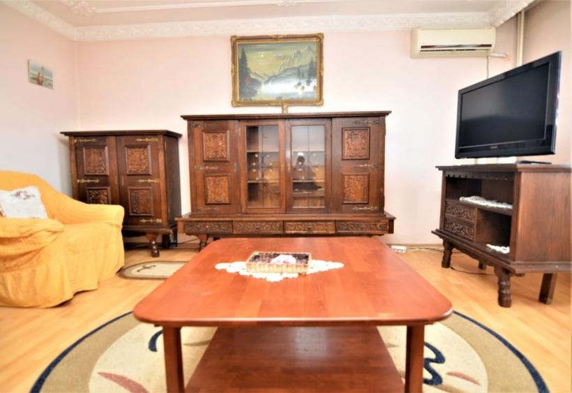 Apartament cu 3 camere decomandat, mobilat în Vitan