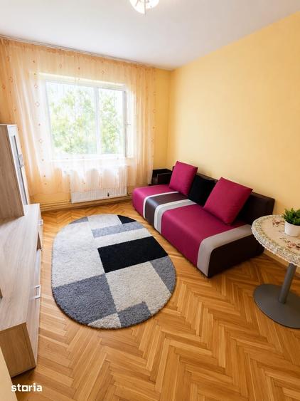 Apartament cu 3 camere decomandat în Lipovei