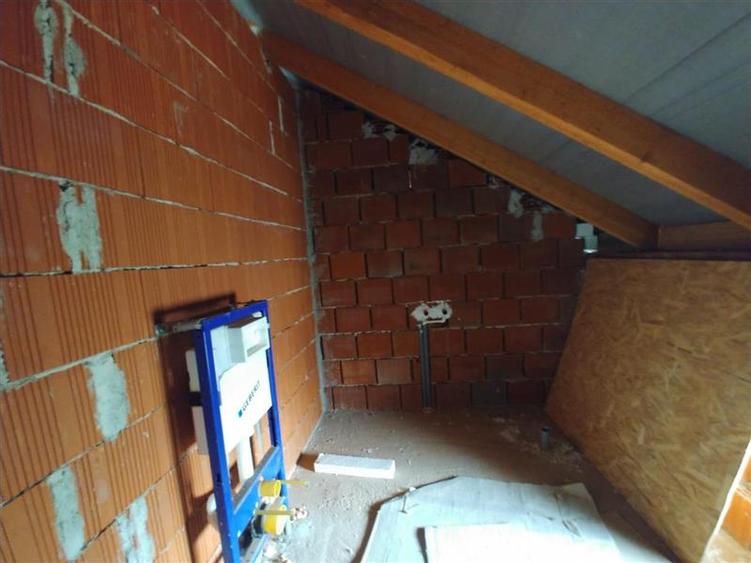 Casă individuală cu 5 camere cu Teren 4316 Mp în Petreu