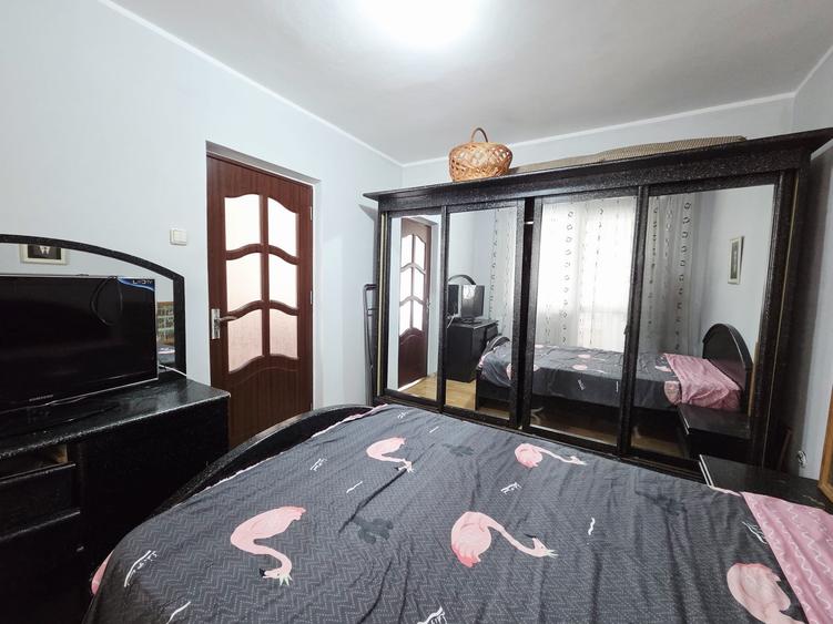 Apartament cu 3 camere semidecomandat în Micro 19