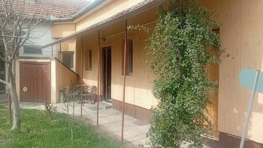 Casă cu 6 camere cu Teren 508 Mp în Bujac