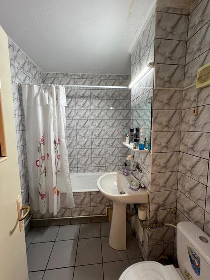 Apartament cu 2 camere decomandat în Republicii
