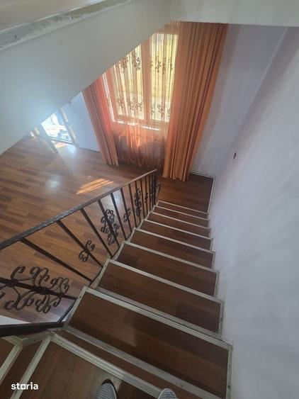Casă cu 4 camere cu Teren 250 Mp în Șimnicu de Sus