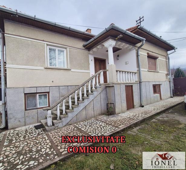 Casă individuală cu 4 camere cu Canalizare în Cugir