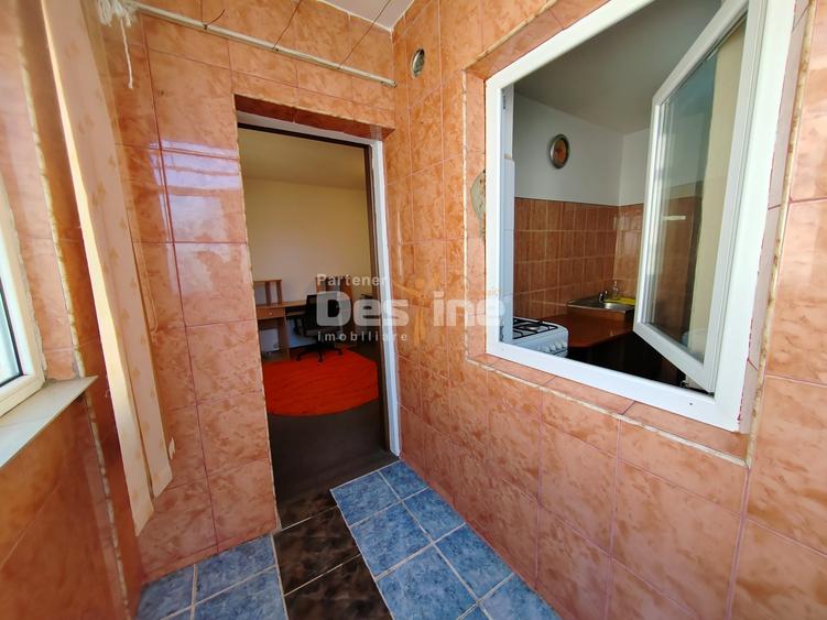 Apartament cu 2 camere decomandat, mobilat în Podul de Fier