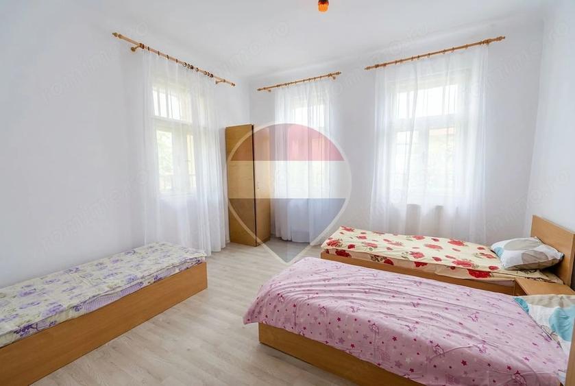 Casă cu Teren 1330 Mp în Central