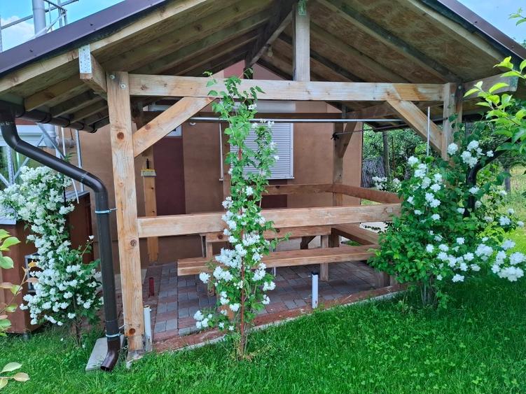 Casă individuală cu 3 camere cu Canalizare în Jugureni