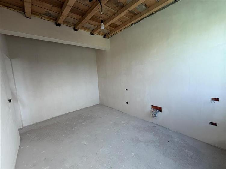 Duplex cu 3 camere cu Canalizare în Vânători